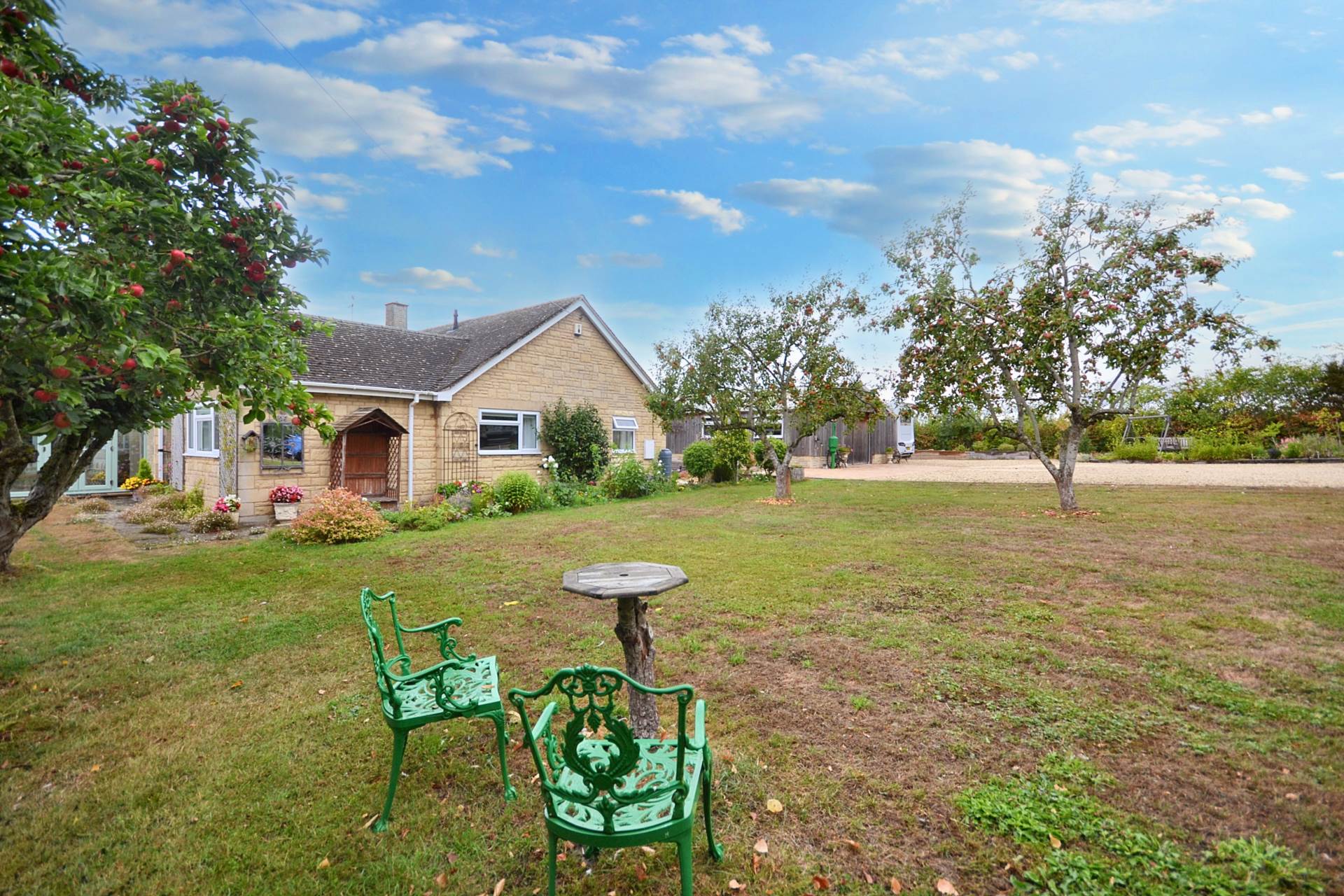 Additional Property Image 3 bedroom Detached for sale in Cheltenham 2