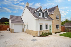 4 bedroom Detached for sale in Tewkesbury