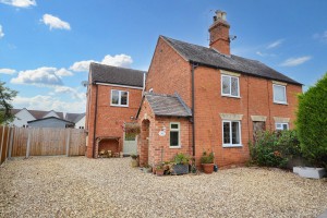 2 bedroom Semi Detached for sale in Tewkesbury