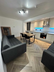 5 bedroom Detached to rent in Manchester