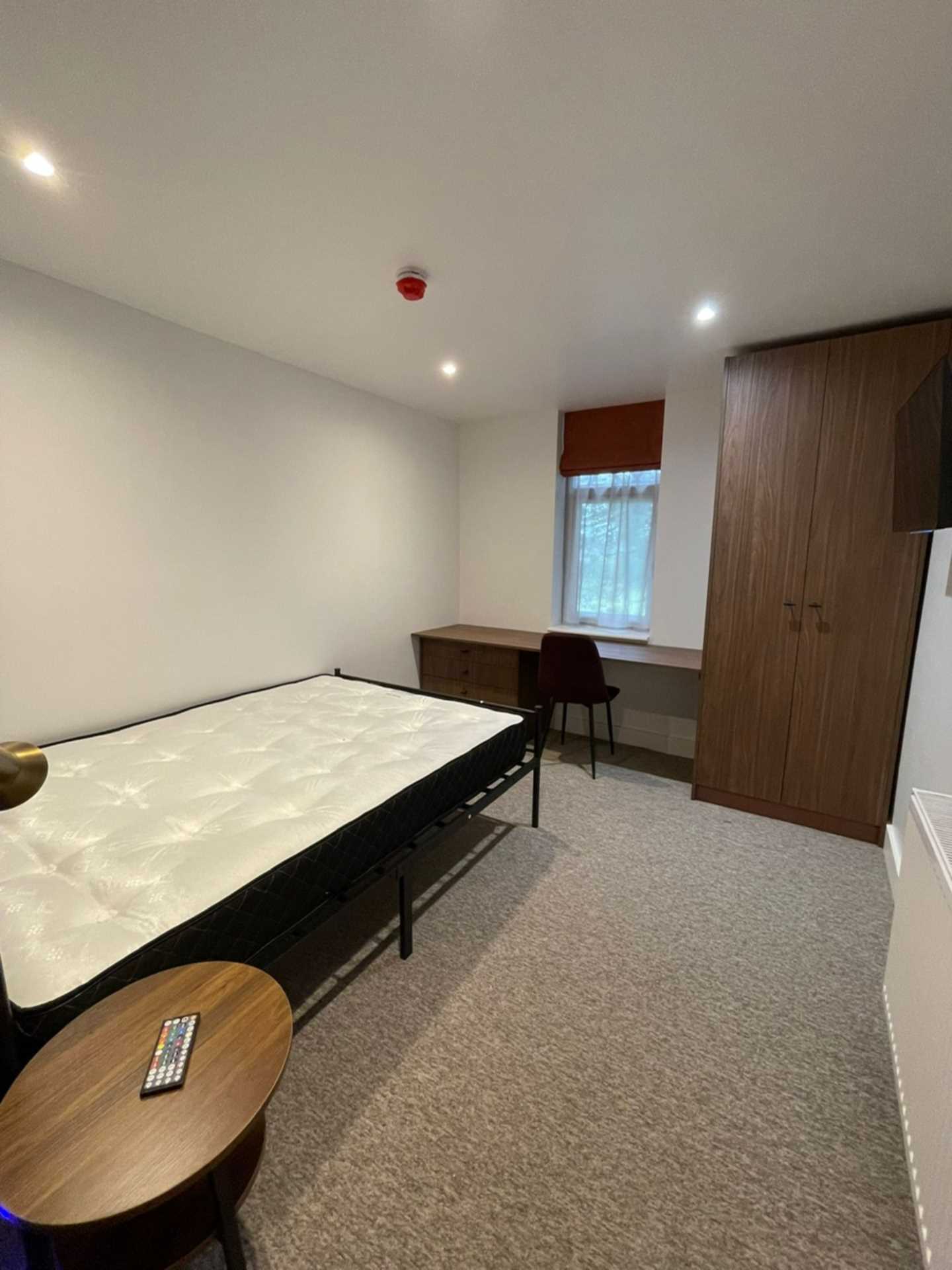 6 bedroom Terraced to rent in Manchester