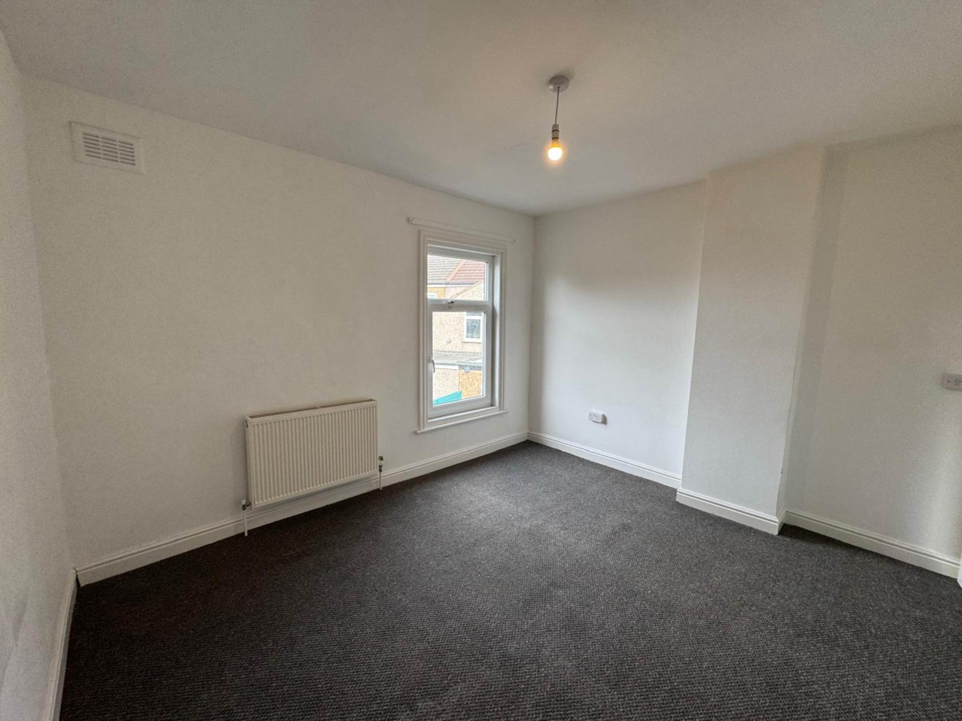 Additional Property Image 2 bedroom End of Terrace to rent in Grimsby 19