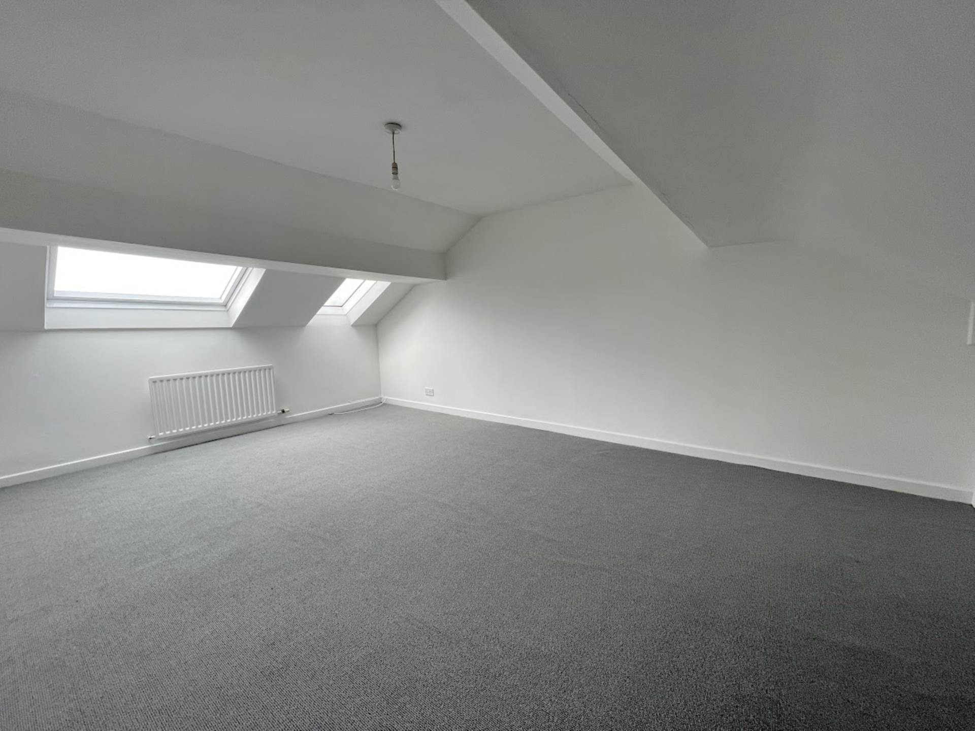 2 bedroom Flat to rent in Oldham