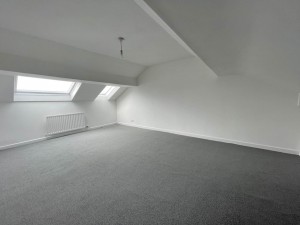2 bedroom Flat to rent in Oldham