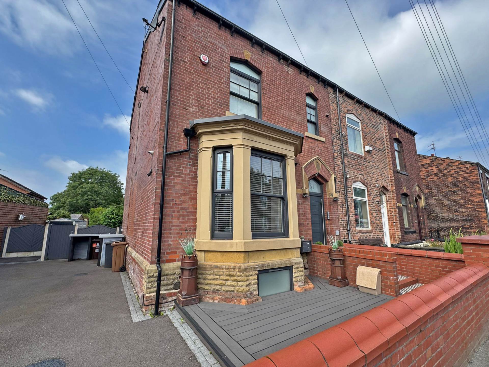 2 bedroom Duplex to rent in Oldham