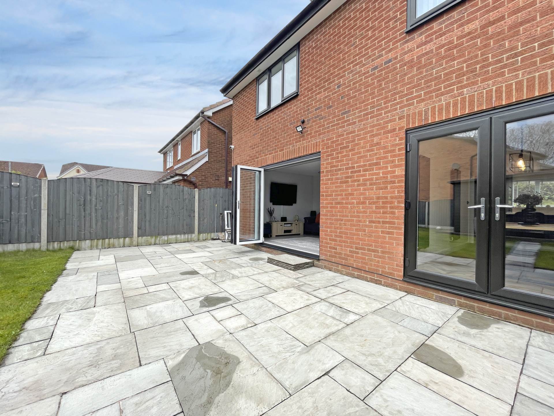 Additional Property Image 4 bedroom Detached for sale in Oldham 23
