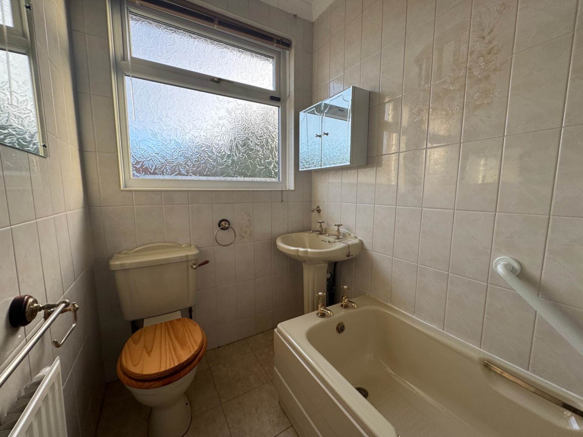 Additional Property Image 2 bedroom Detached Bungalow to rent in Oldham 11