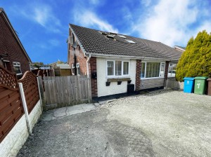 4 bedroom Semi Detached Bungalow for sale in Oldham