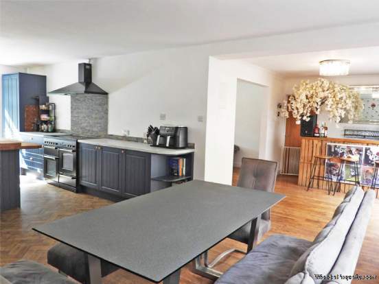 Additional Property Image 6 bedroom Detached for sale in Oldham 5