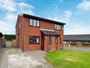 2 bedroom Semi Detached to rent in Oldham