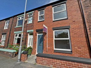 2 bedroom Terraced to rent in Oldham