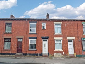 3 bedroom Terraced for sale in Oldham