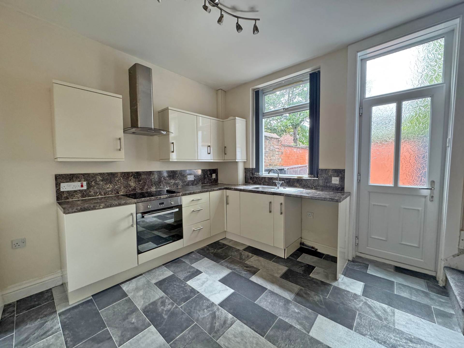 Additional Property Image 2 bedroom Terraced to rent in Oldham 5