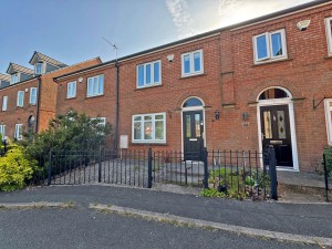 3 bedroom Terraced to rent in Oldham