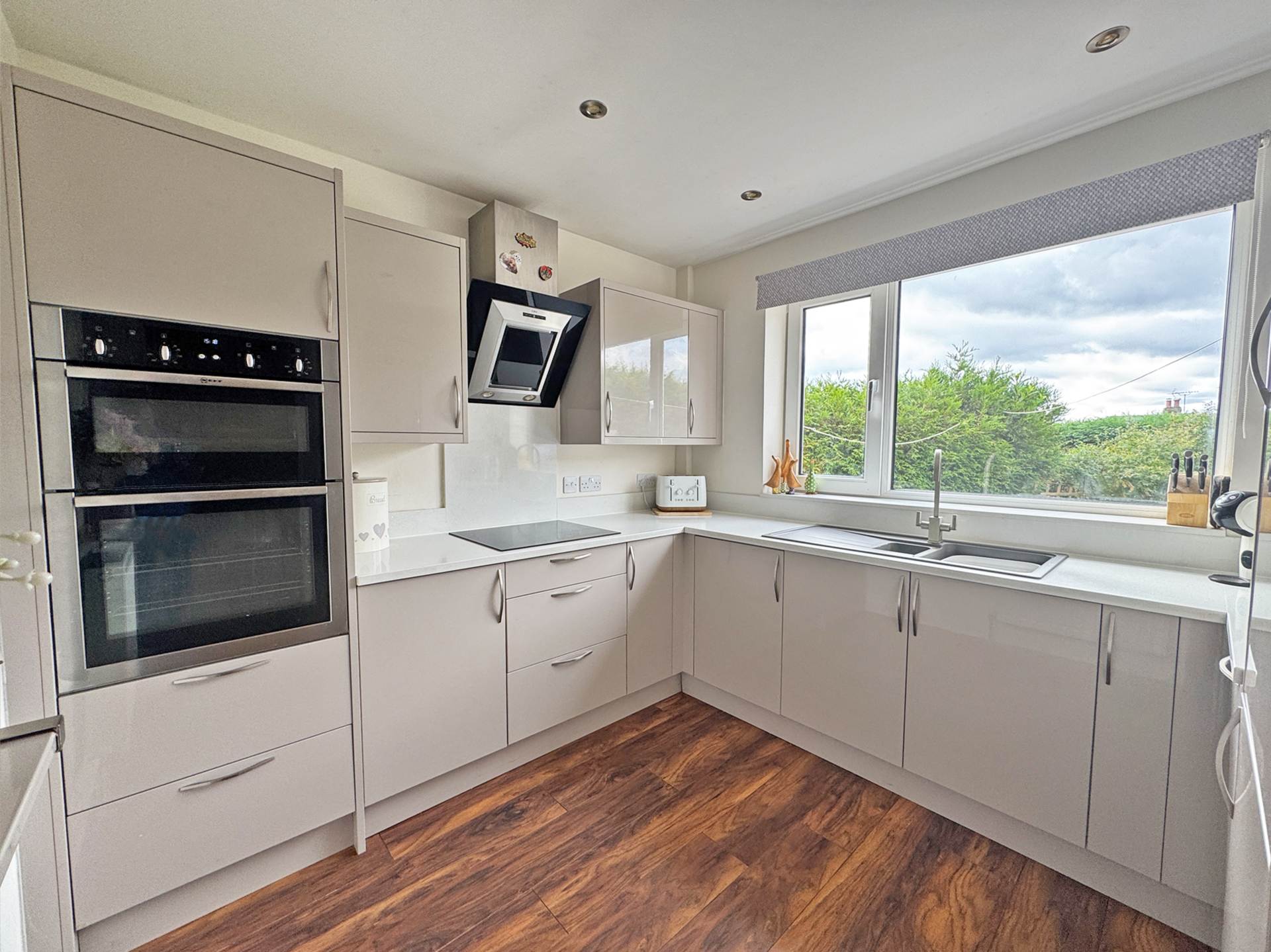 Additional Property Image 2 bedroom Bungalow for sale in Shaw 4