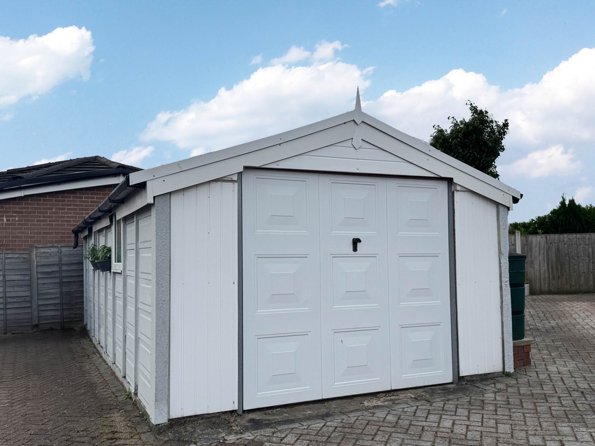 Additional Property Image 2 bedroom Bungalow for sale in Shaw 14