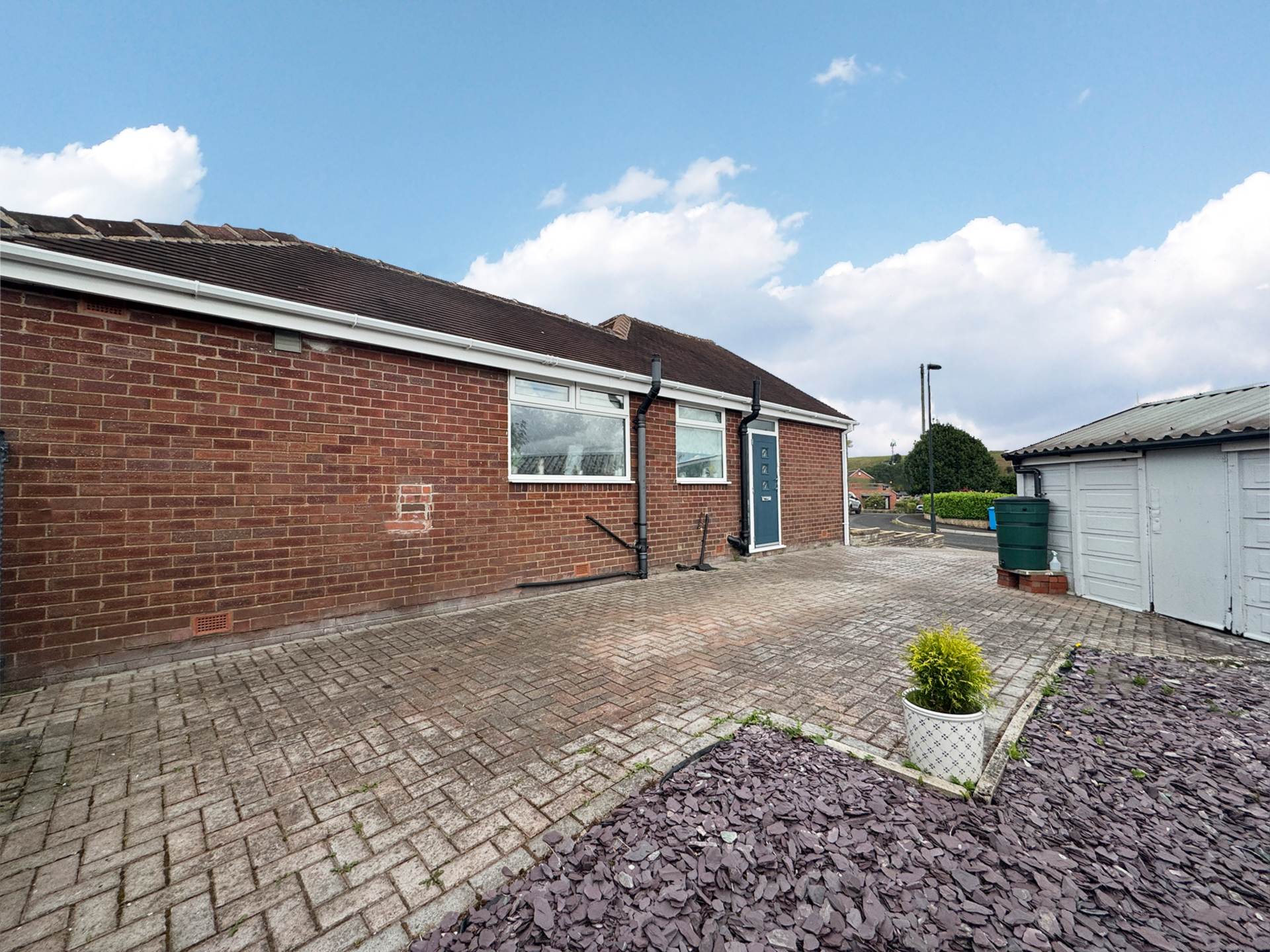 Additional Property Image 2 bedroom Bungalow for sale in Shaw 16