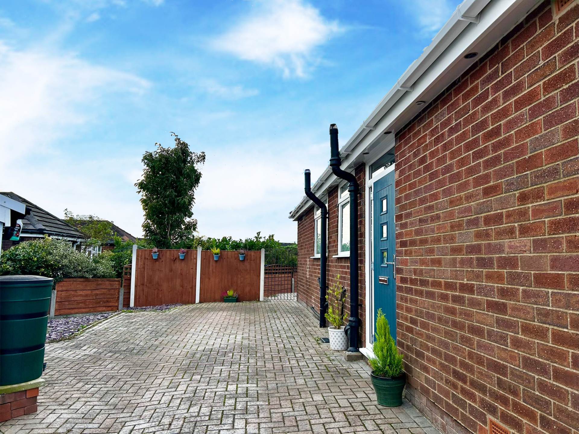 Additional Property Image 2 bedroom Bungalow for sale in Shaw 17