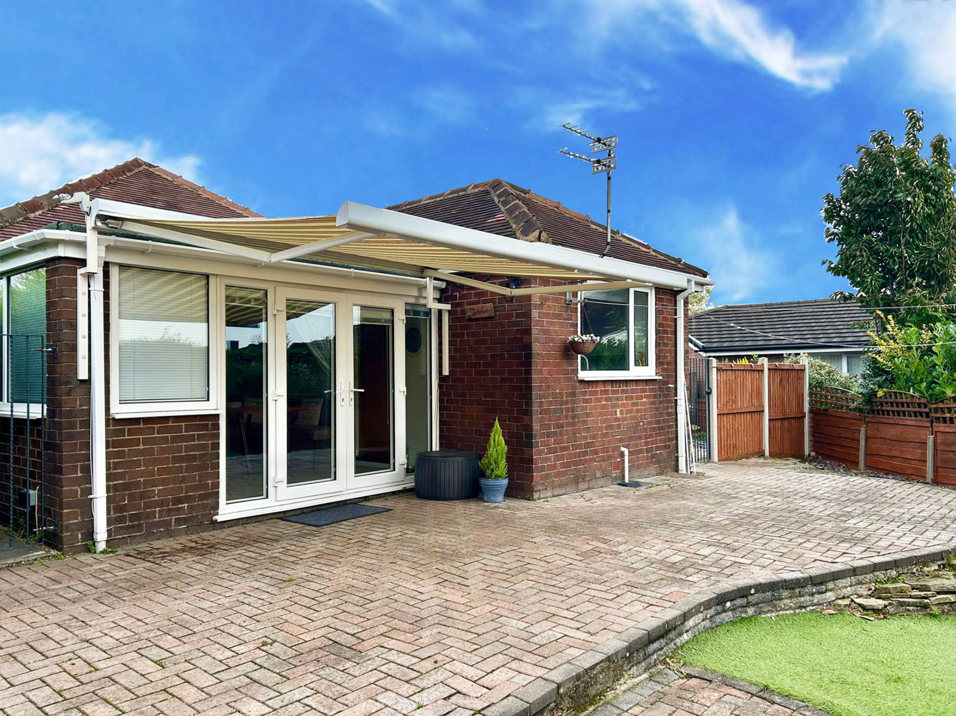 Additional Property Image 2 bedroom Bungalow for sale in Shaw 18