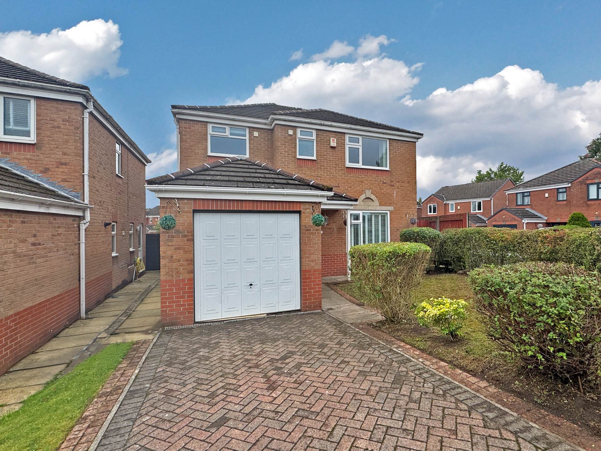 4 bedroom Detached for sale in Oldham