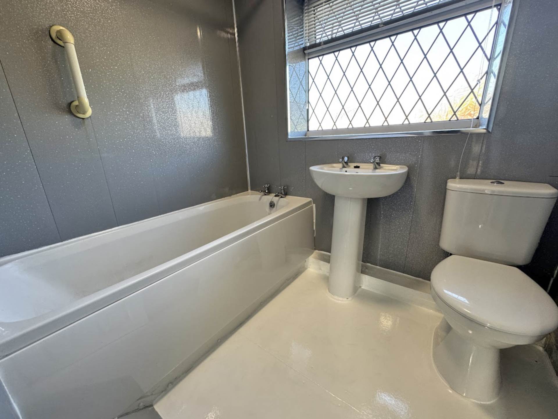 Additional Property Image 3 bedroom Semi Detached to rent in Oldham 8