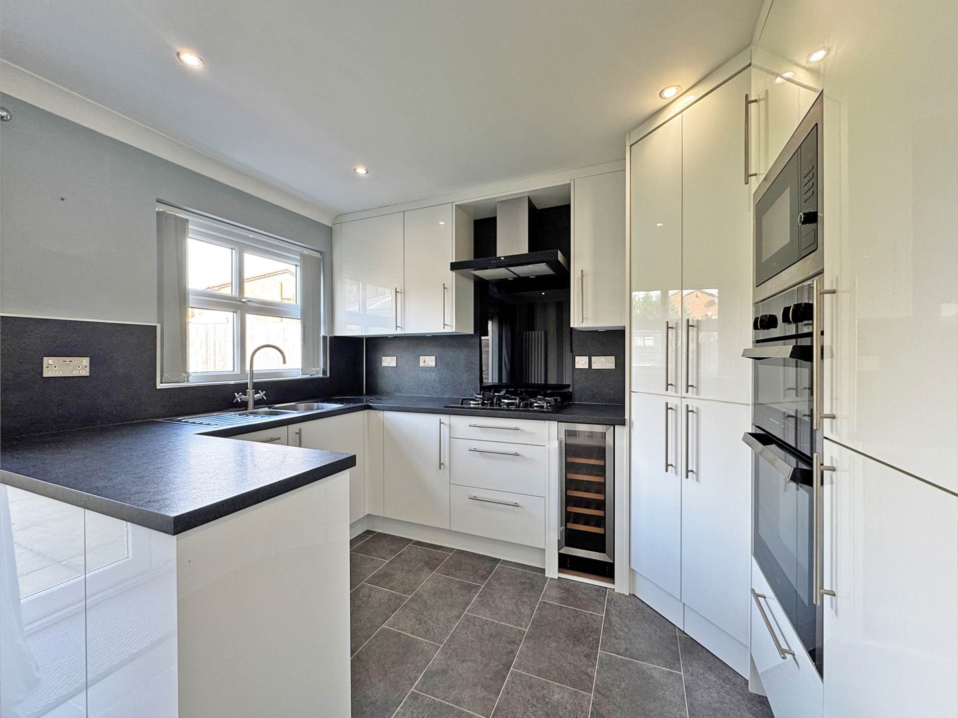 Additional Property Image 4 bedroom Semi Detached for sale in Oldham 11