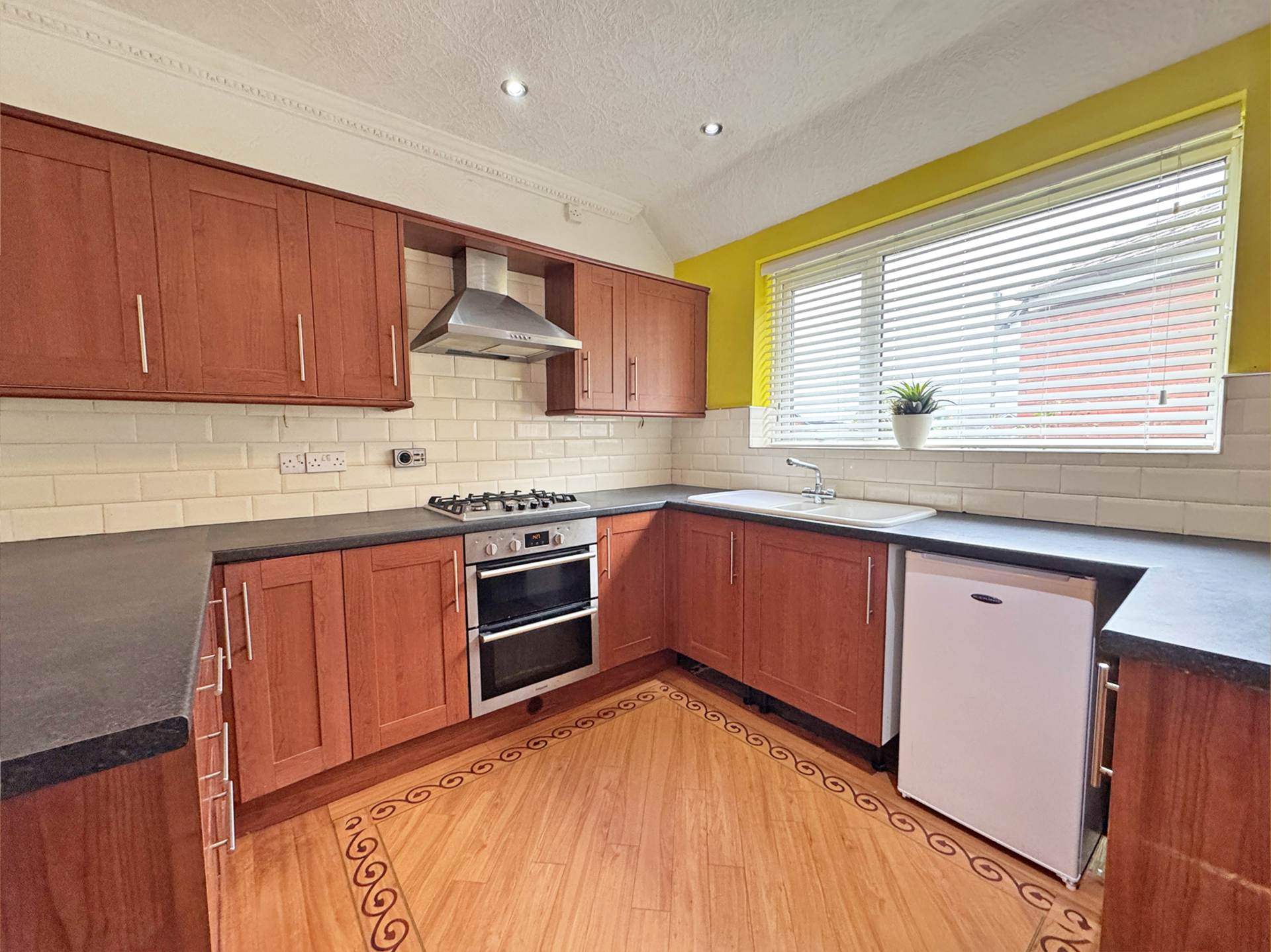 Additional Property Image 2 bedroom Detached for sale in Oldham 5