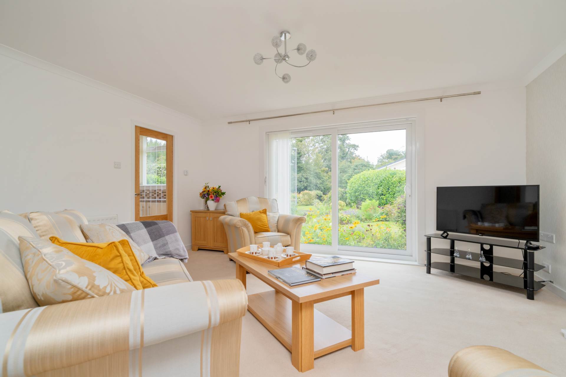 Additional Property Image 2 bedroom Detached Bungalow to rent in Largs 2