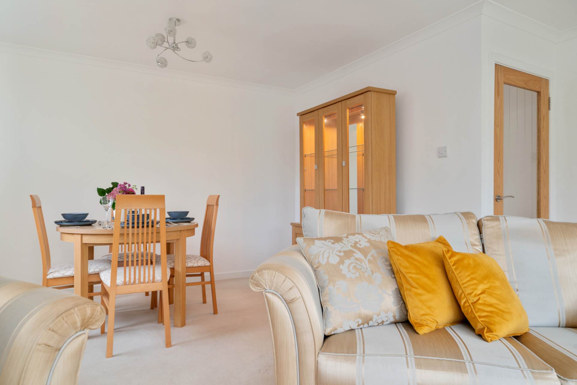 Additional Property Image 2 bedroom Detached Bungalow to rent in Largs 4