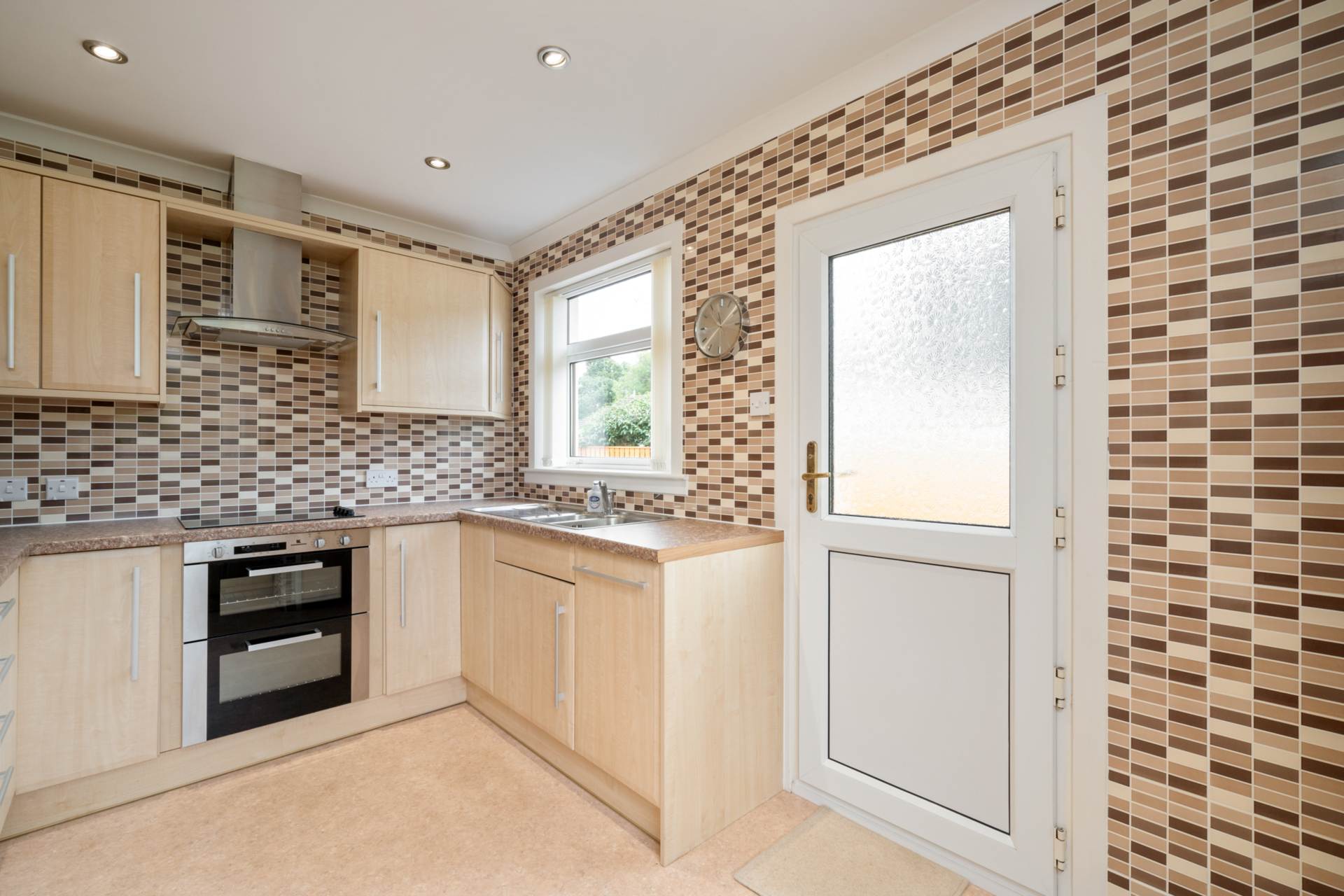 Additional Property Image 2 bedroom Detached Bungalow to rent in Largs 7
