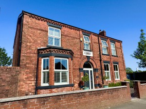 5 bedroom Detached for sale in Wigan