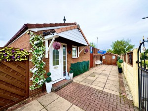 2 bedroom Detached Bungalow for sale in St Helens
