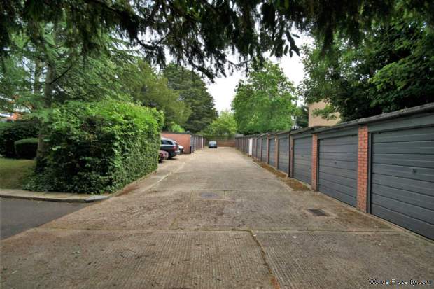 Additional Property Image 1 bedroom Flat for sale in Bromley 6