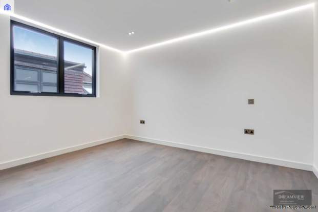 Additional Property Image 2 bedroom Flat for sale in London 8
