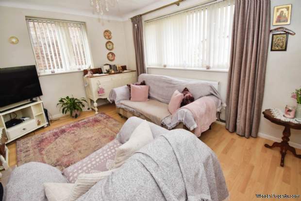 Additional Property Image 2 bedroom Semi Detached Bungalow for sale in Birkenhead 6