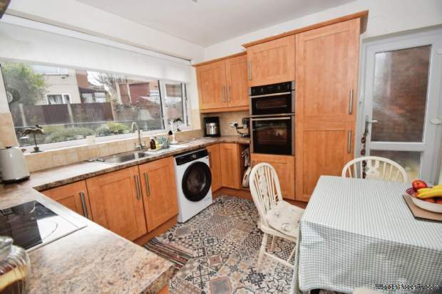 Additional Property Image 2 bedroom Semi Detached Bungalow for sale in Birkenhead 16