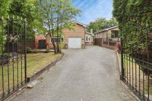 2 bedroom Detached Bungalow for sale in Prenton