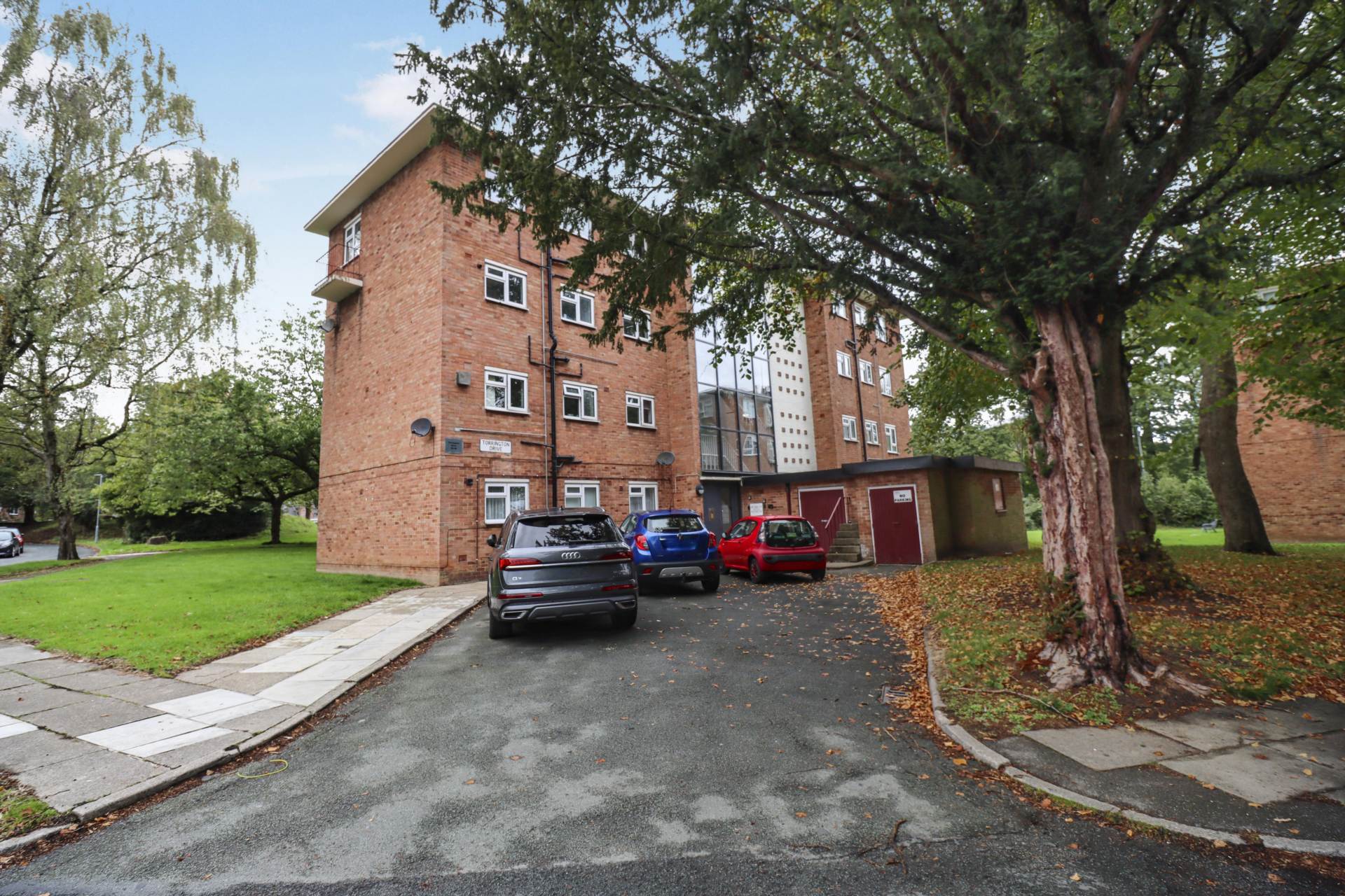 2 bedroom Flat for sale in Wirral