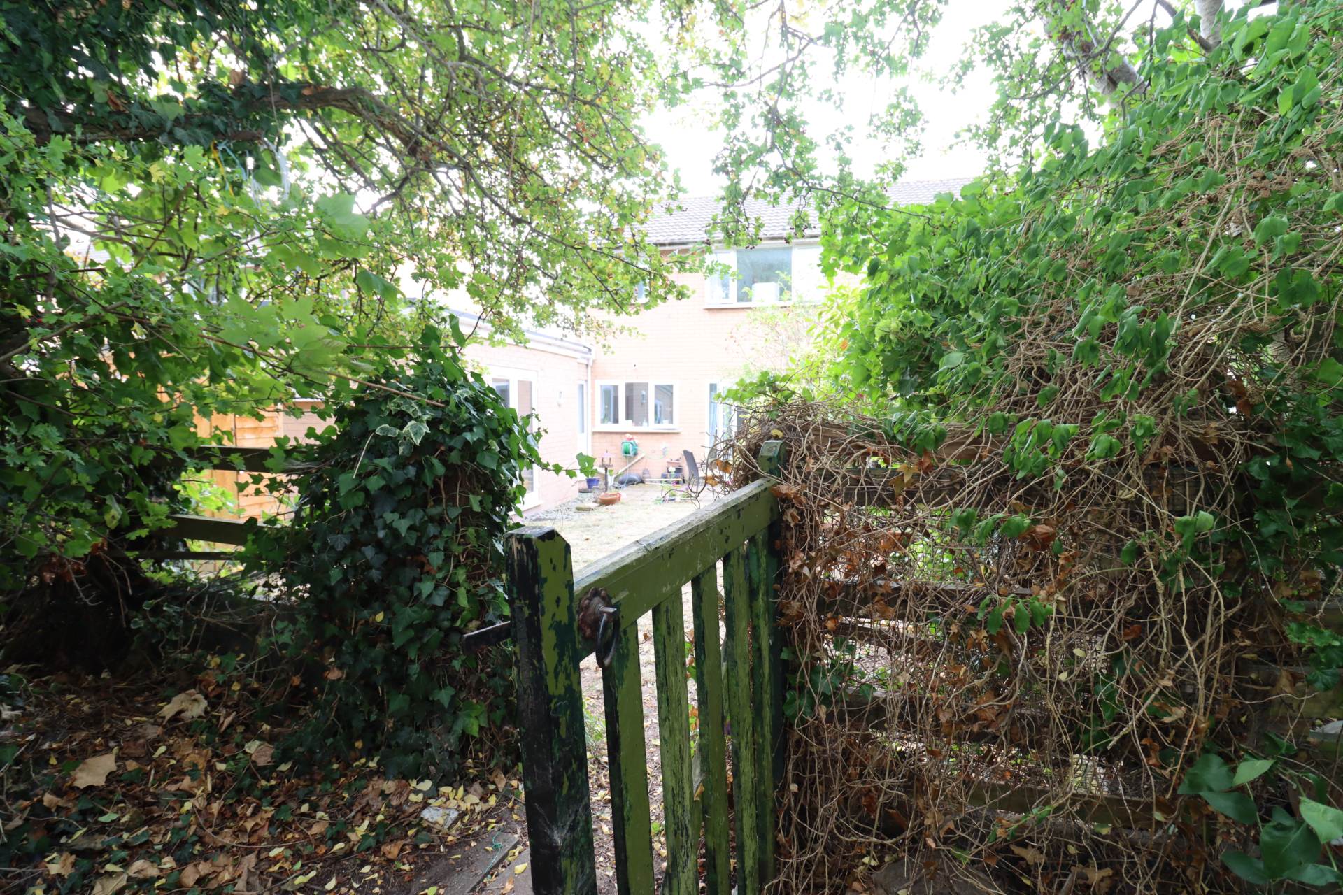 Additional Property Image 4 bedroom Semi Detached for sale in Parkgate 28