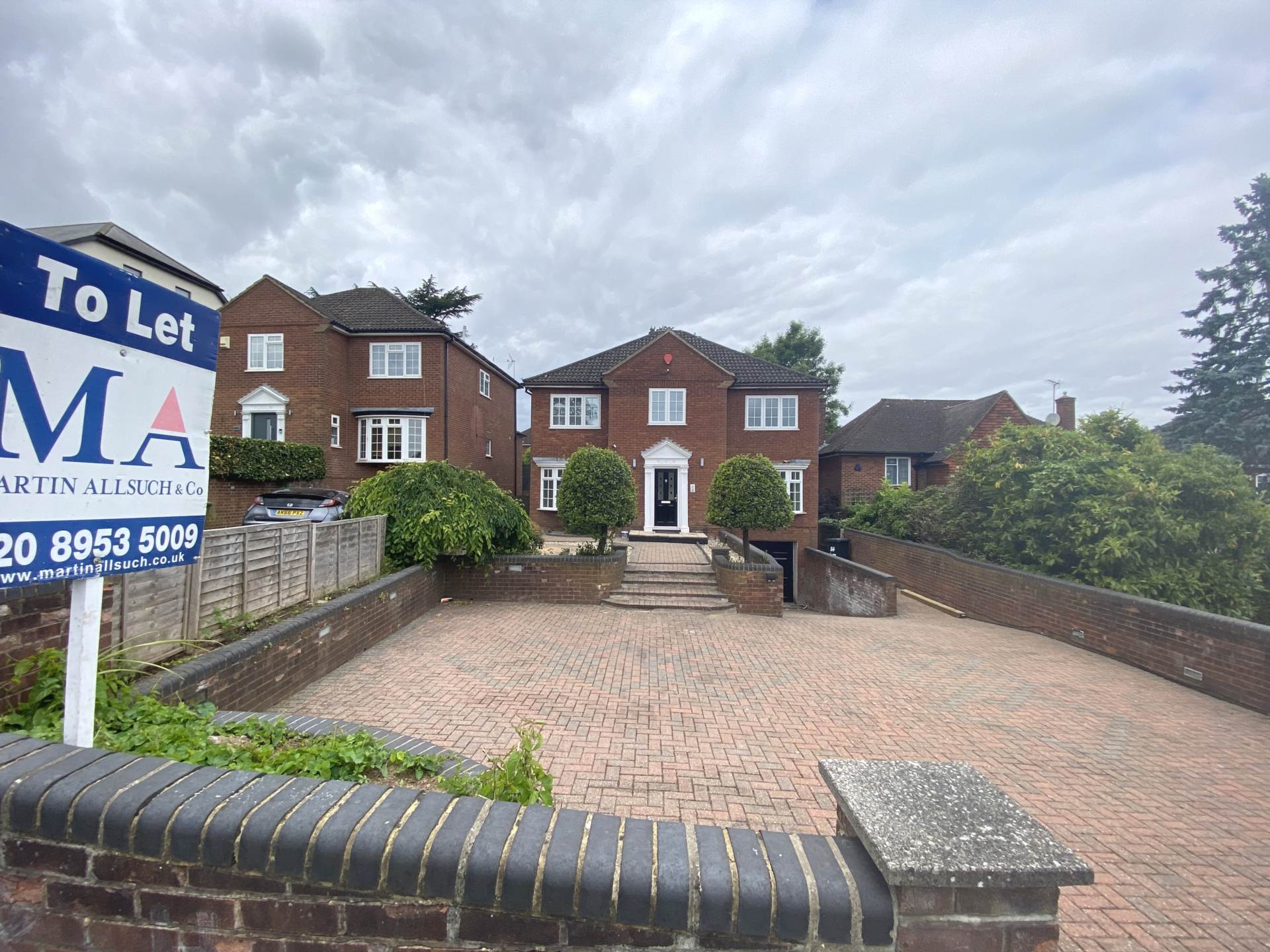 Additional Property Image 5 bedroom Detached to rent in Borehamwood 18
