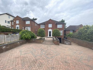 5 bedroom Detached to rent in Borehamwood