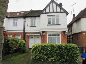 2 bedroom Maisonette to rent in London
