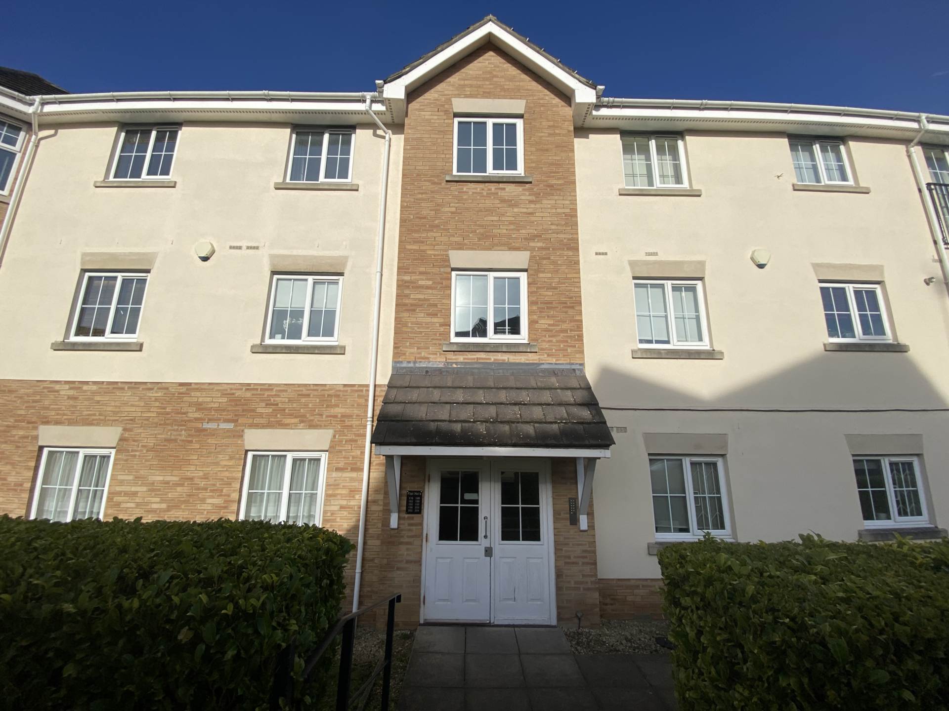 2 bedroom Flat to rent in Borehamwood