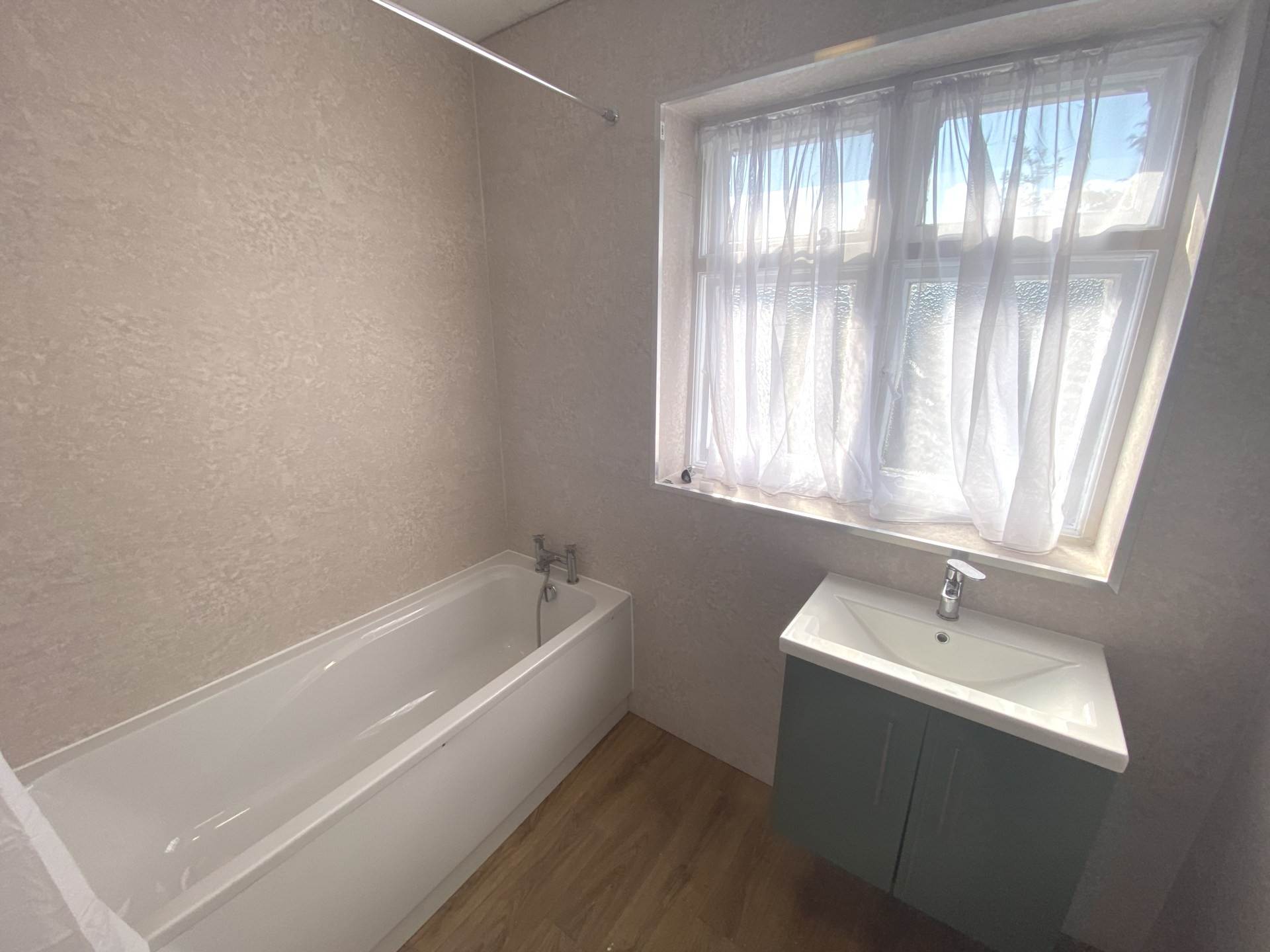 Additional Property Image 4 bedroom Detached to rent in Bushey 11