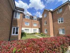 2 bedroom Flat to rent in Borehamwood