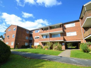 2 bedroom Flat to rent in Radlett