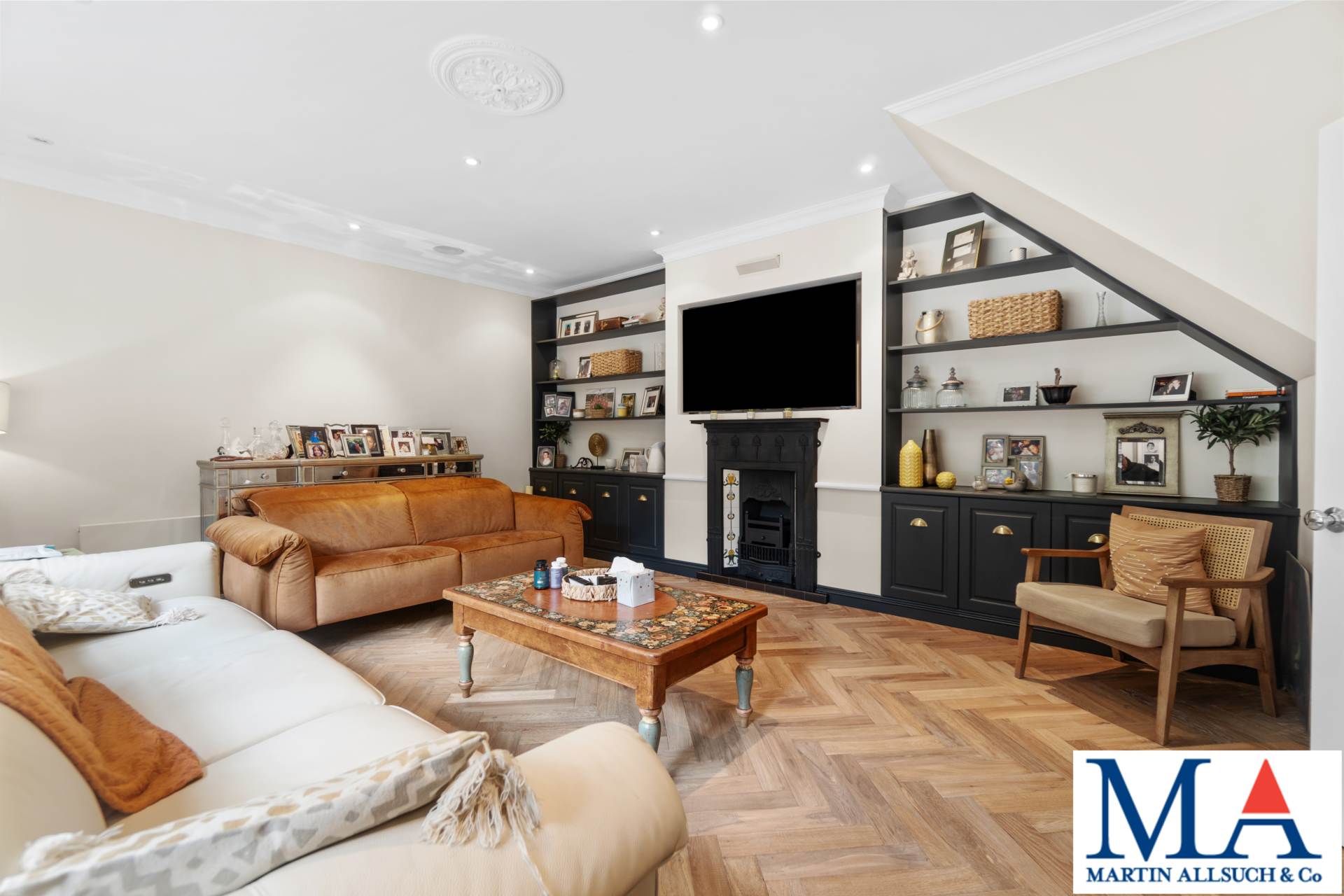 Additional Property Image 5 bedroom Detached to rent in Borehamwood 10