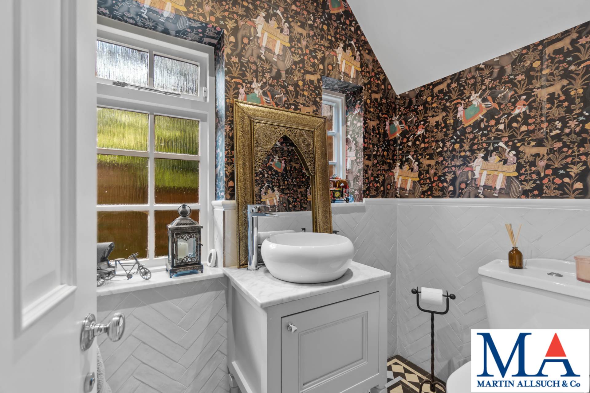 Additional Property Image 5 bedroom Detached to rent in Borehamwood 11
