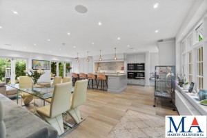 5 bedroom Detached to rent in Borehamwood