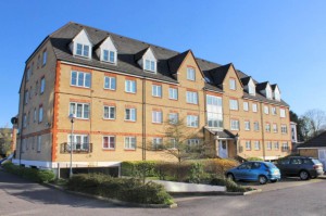 2 bedroom Flat to rent in Borehamwood